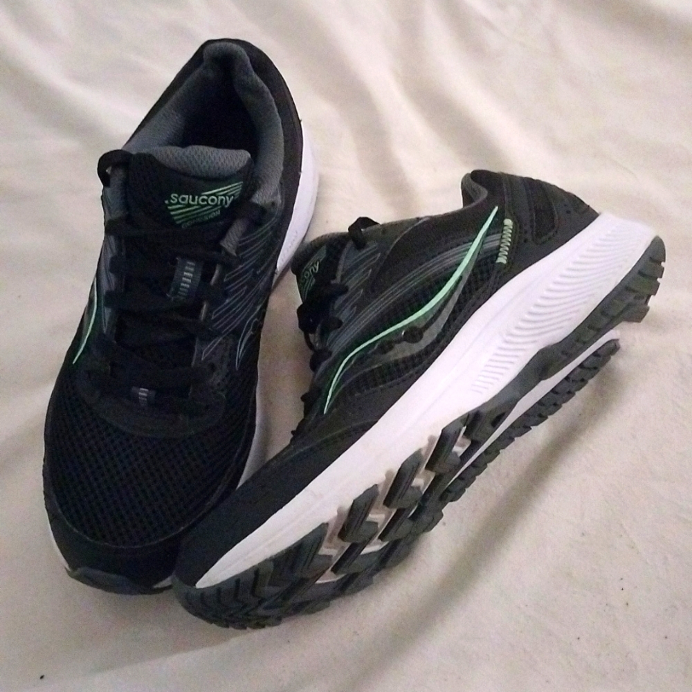 Women's Saucony Cohesion size 7